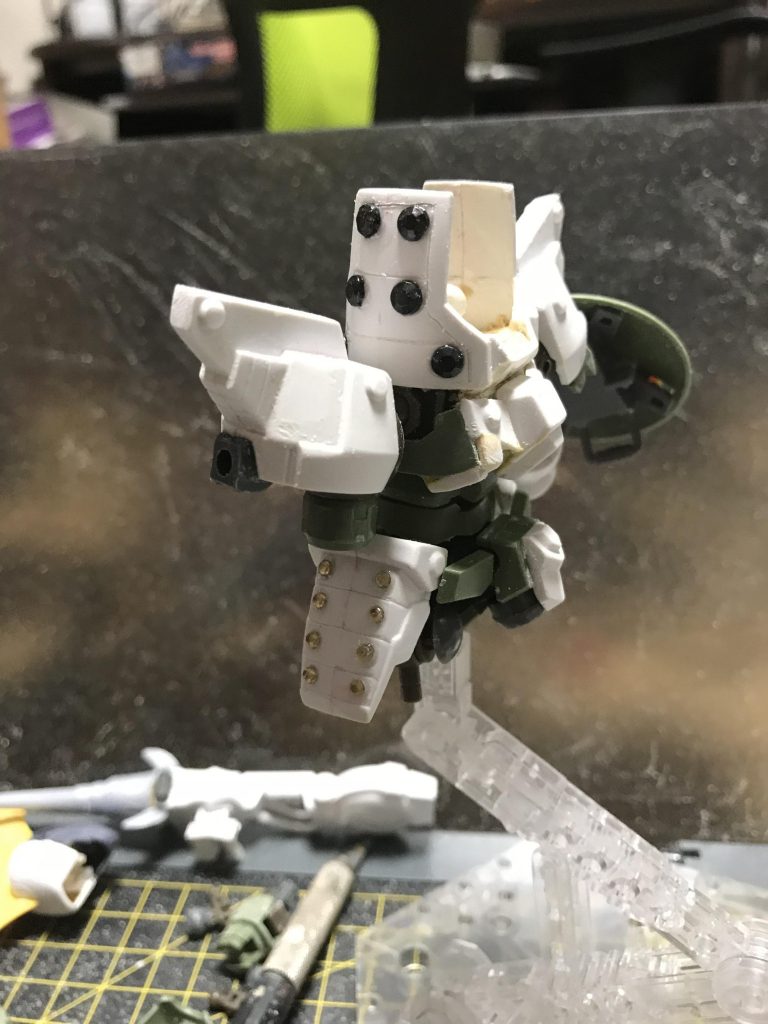 リーオを芯に騎士トールギス の顔 肩などを切り貼りしています