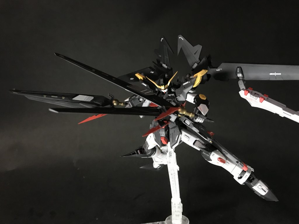 ハートブレイクソード。
ストライカーサイズを改造してハサミとソードとして使える武器に改造しました。
マギーさん、この武器でめっちゃ斬ってきます。

「この戦い方は、、、あんた、シャフリちゃんね！❤️」
なんて有志連合戦とかで言ってくるんでしょうね。