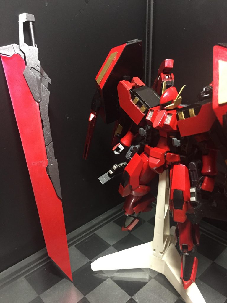 今回新たに追加された武装:ハイパービームソード
出力状態では機体の全高を上回る、文字通りの大剣
対艦装備だが対MSでもよく使用される