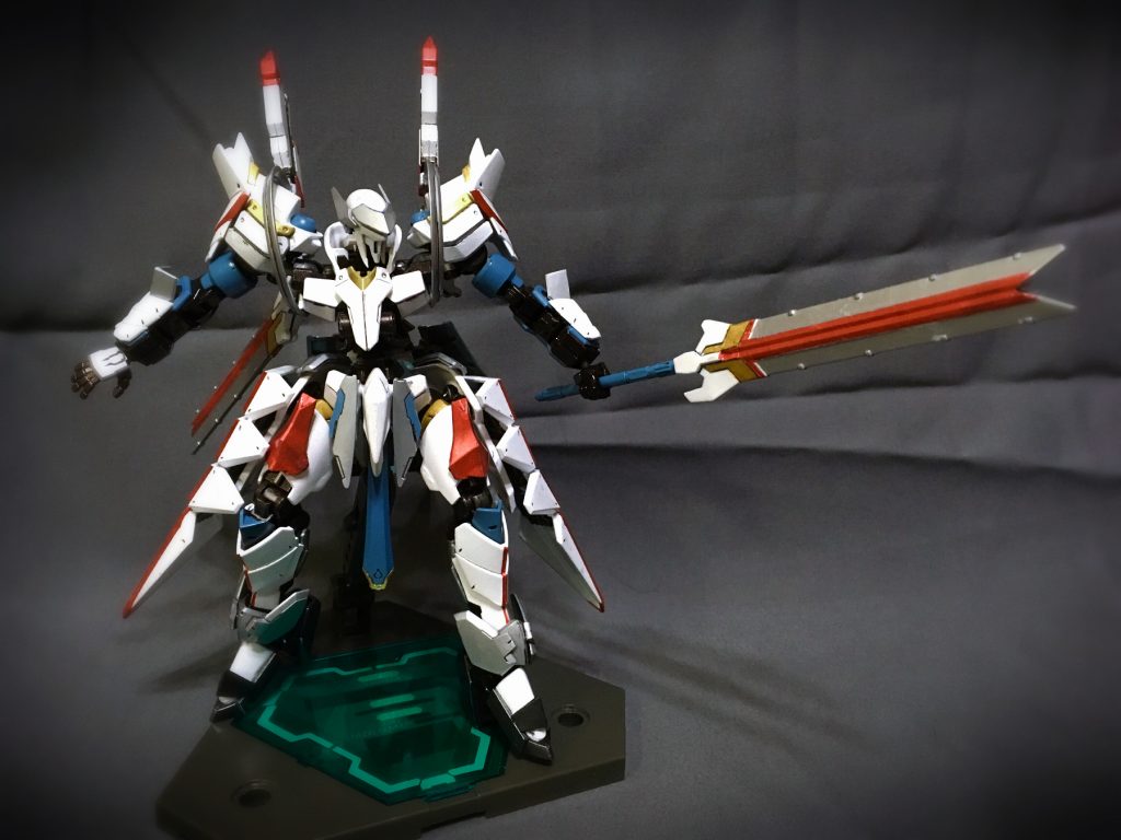 エクスカリバーは斬るというより叩き割る装備で、後にそのデータはガンダムフレーム・バルバトスルプスのソードメイスへと転用される。