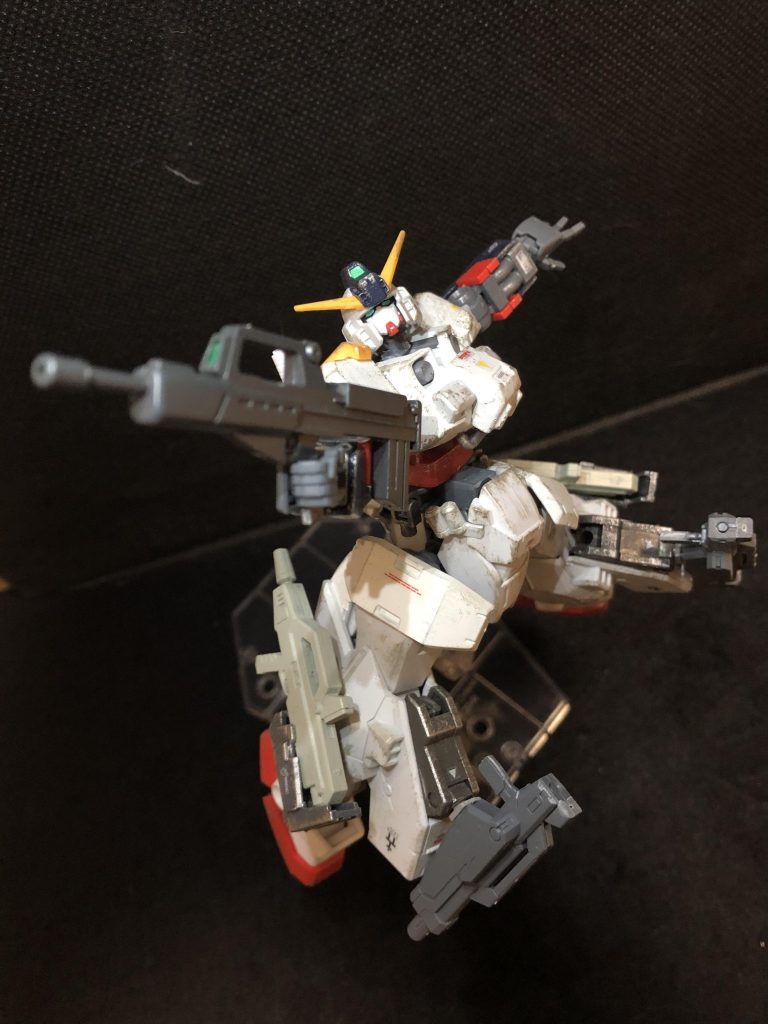 ブキヤのガンホルダーとヘイズルのライフルのストック取り付け用の凹凸がジャストフィット。奇跡もまた繰り返すということでしょうか。地味にガンダムフェイスはF91のものを使っているので、小顔効果期待大です。