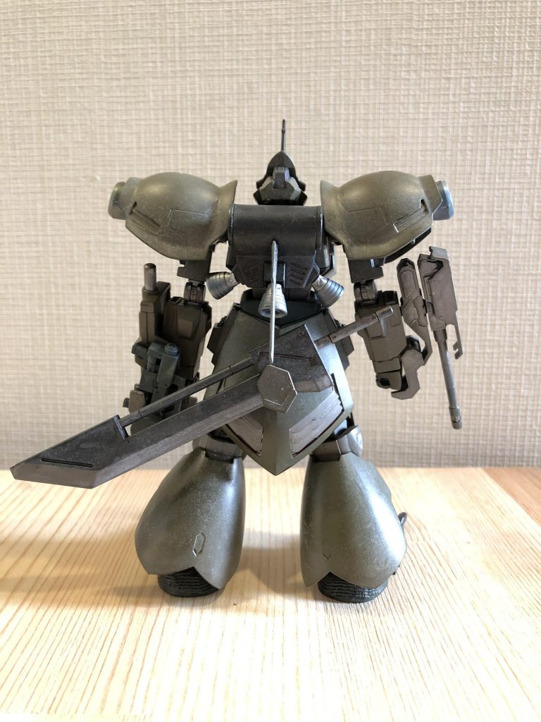 背部はバックパックを
ヤクトドーガの物を参考に大容量の物に改造しました。