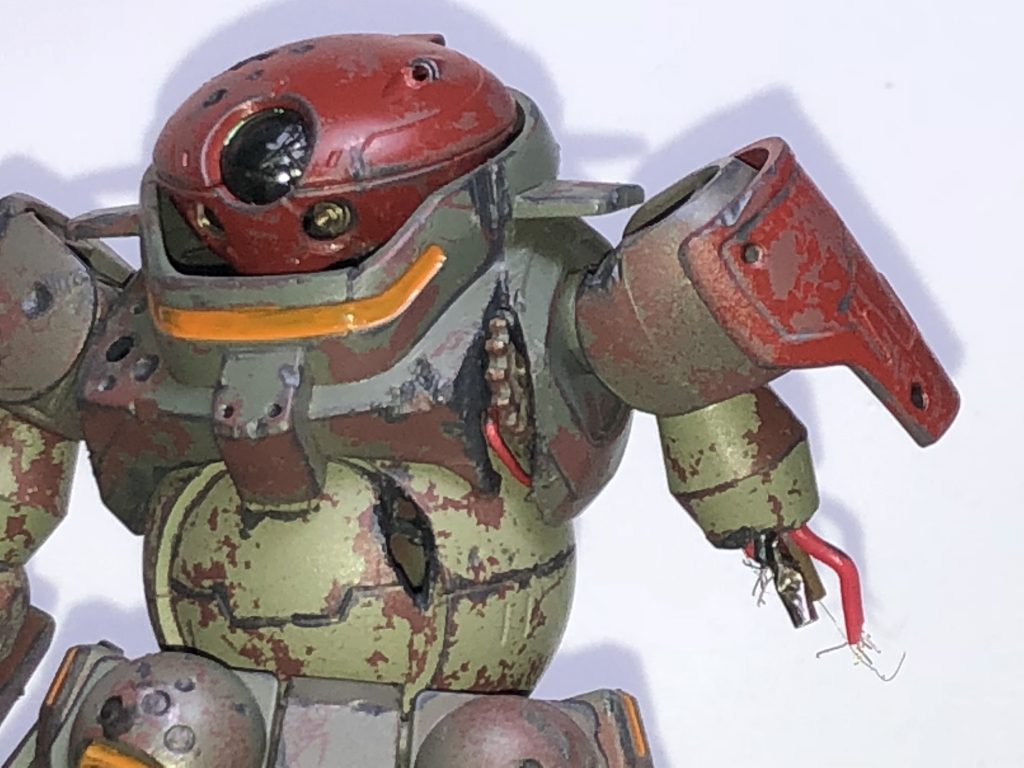 外装を破損させて内部が出ているようにしておきました(°▽°)