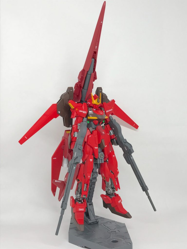 当機を見て気付かれた方もいるのでは?
そう、当機は『電撃ホビーマガジン』に
掲載された作例を元に、少しだけ自分的
エッセンスを加えて作成したもので、
カラーも赤色にしてみました。  (о´∀`о)