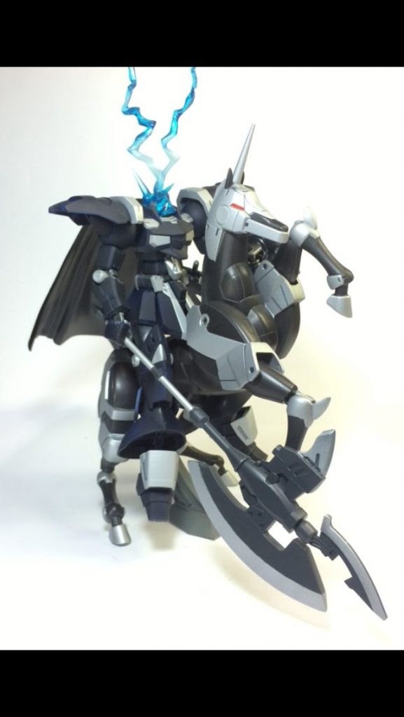 コシュタバワーを駆り、圧倒的な速さとプレッシャーをかけていく姿は、ガンプラバトルをするファイターに恐れられている