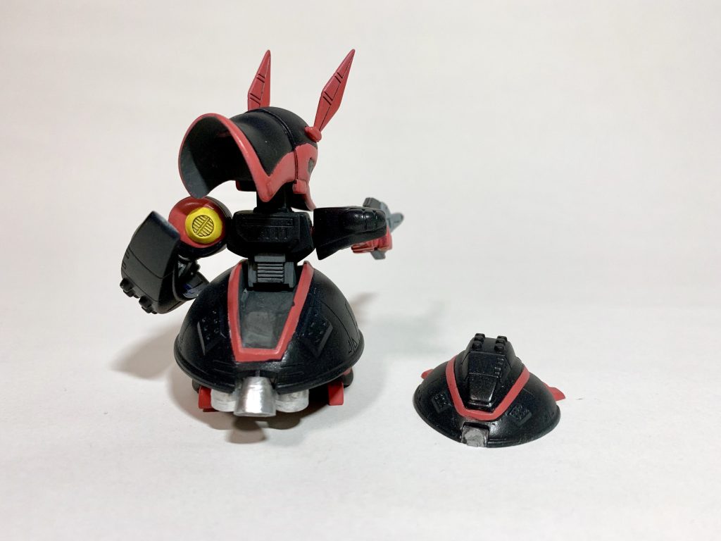 使った色は以下の通り (Aはアクリジョン)
* ピンク箇所: AピンクとAシャインレッドを1対1
* 黒箇所: AブルーとAブラックを1対1(けどどう見てもただの黒)
* スラスター: Aシルバー
* 黄色: ガンダムマーカーのガンダムイエロー
* パイプ: ガンダムマーカーのメタリックグリーン
* モノアイ: ガンダムマーカーの蛍光ピンク
* スミ入れ: ウェザリングカラー マルチブラック