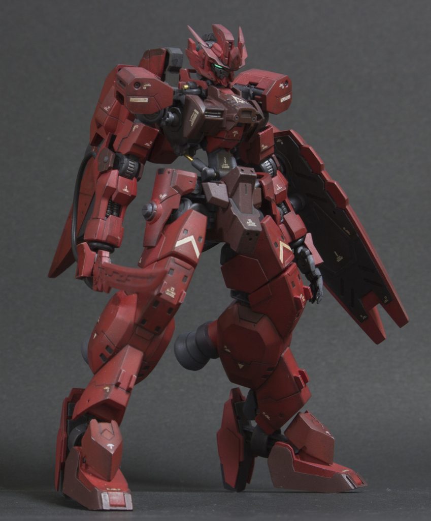 腕部はグシオンリベイクのものを使用し、肘でγナノラミネートソードと接続できるようにしました。