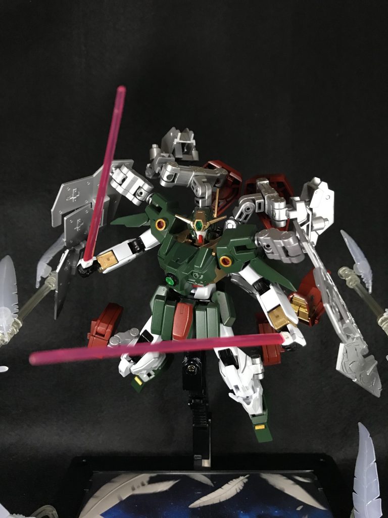 意外とビームサーベルを持たせた姿もカッコいい(´∀｀)
EW作中でもビームサーベル使ってましたし(｡･ω･｡)