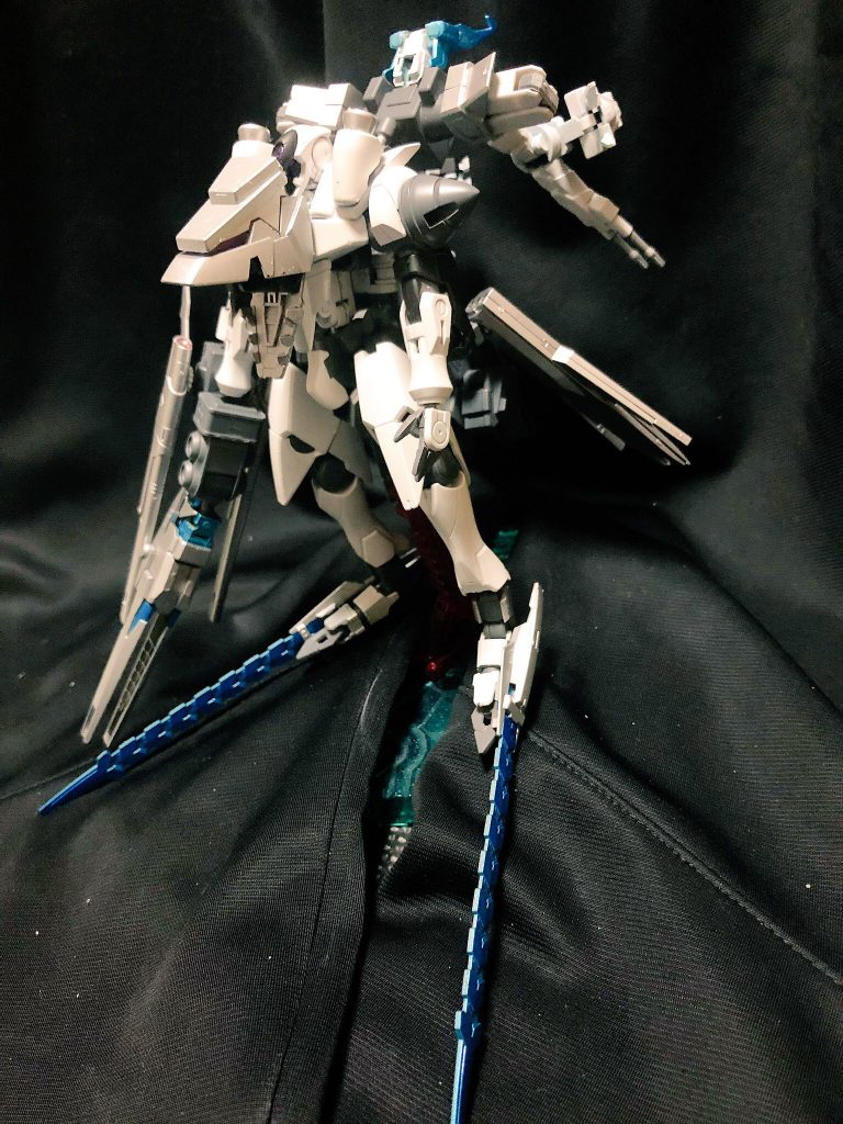 支援機は機首と本体を分離しジンクス本体にドッキングする事で火力と推進力を大幅に底上げできます。