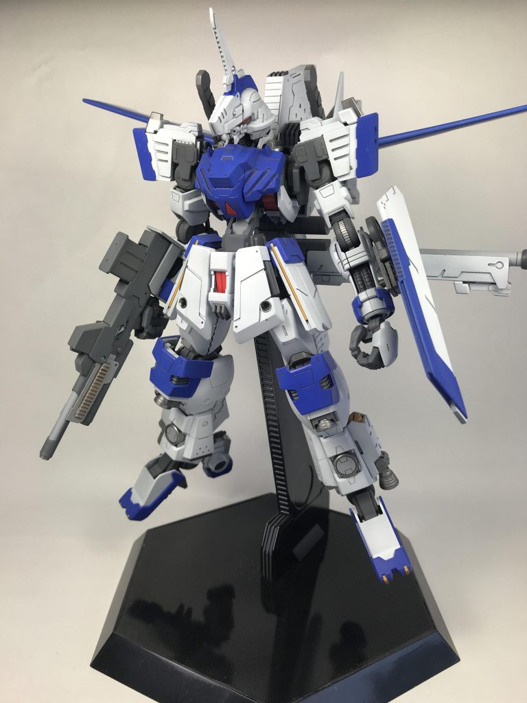 ぱっと見て『ヴィダールの機体コンセプトが分からなかった』事が、このキットを手掛けようと決めたきっかけだと思います
説明書を読んでも結局分からずじまいだったので、やりたい放題やってみました