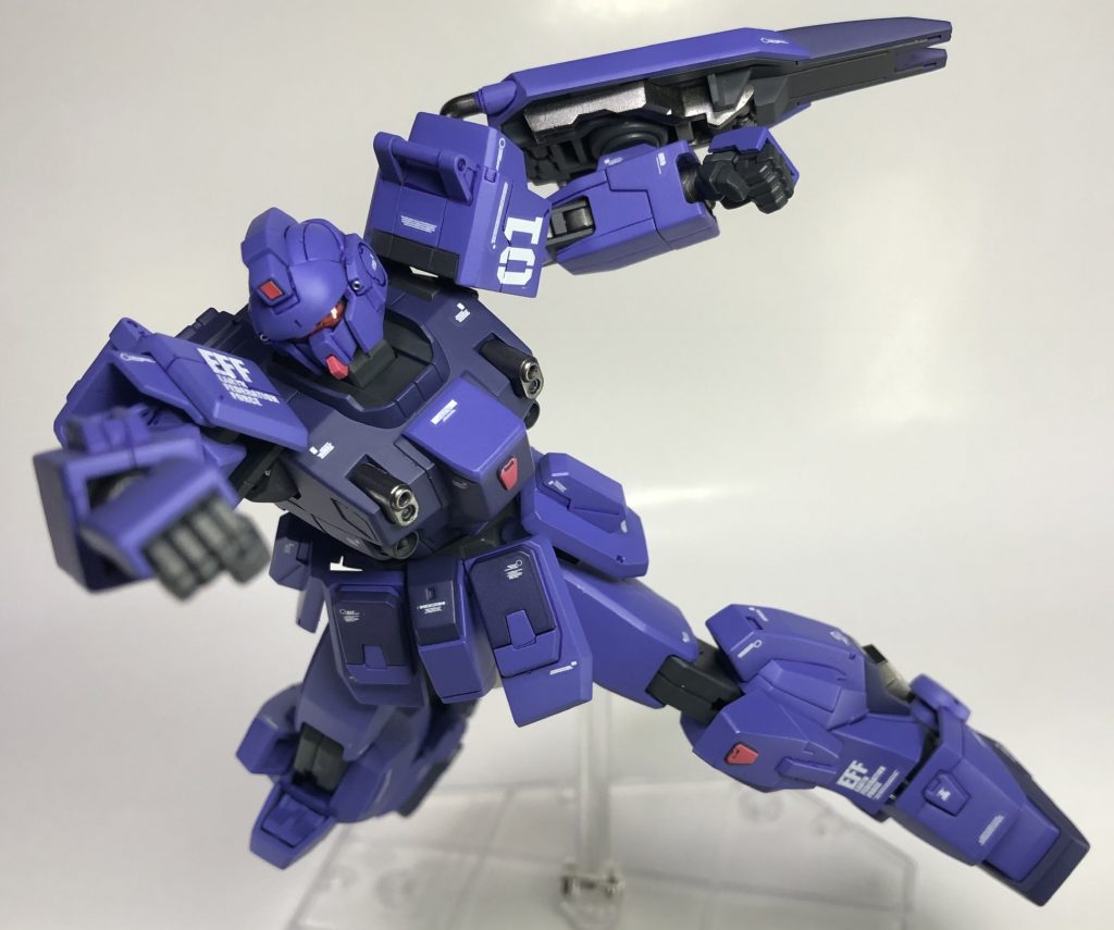 EXAM発動状態。セガサターン版では1作目のステージ2で敵として対峙して恐怖し、2作目では愛機となるも単機で基地を壊滅させるミッションを遂行するなど、ブルー1号機はすべてが印象的な機体。発動状態もバイザーが赤く光っているだけの方がむしろ怖いです。