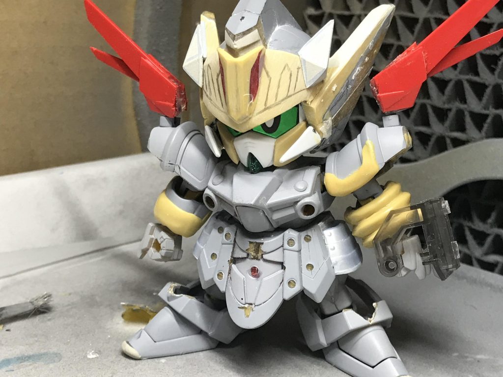 フェイス部分はLGBB騎士ユニコーン
肩のウイングはHGストライクのエールストライカー
それ以外はほぼスペリオルドラゴンです