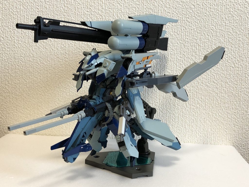 幻のグレイズニヴルヘイム最終形態（廃案）
各モジュールが当時の技術ではかなり大型化してしまい、機動性・整備性・運用コスト・製造コストなどが理想の基準値に満たなかった為に廃案、放置されるに至った幻のプラン。