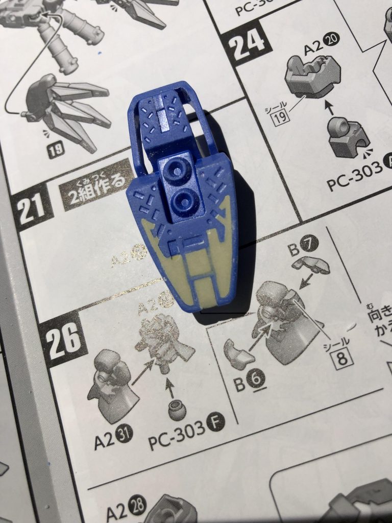 肉抜き穴をパテにて埋めてます