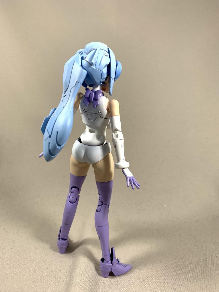 一応スカート外した場合の写真も上げておきます
塗装時の関節保護が甘かったのか動かす度に甲高い音がするので
ヒヤヒヤものです....