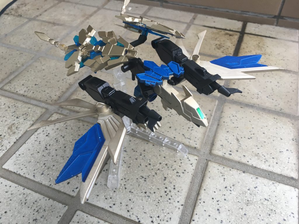 サポートメカ・鳳凰
八鳥、真駆参大将軍、アームド・アーマーDEをミキシングして作成しました。