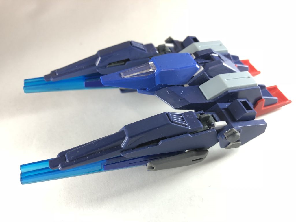 コアファイター形態にもなります。
…が、機首部分の塗装のスレが激しいので完成後はこのモードにしてません…。