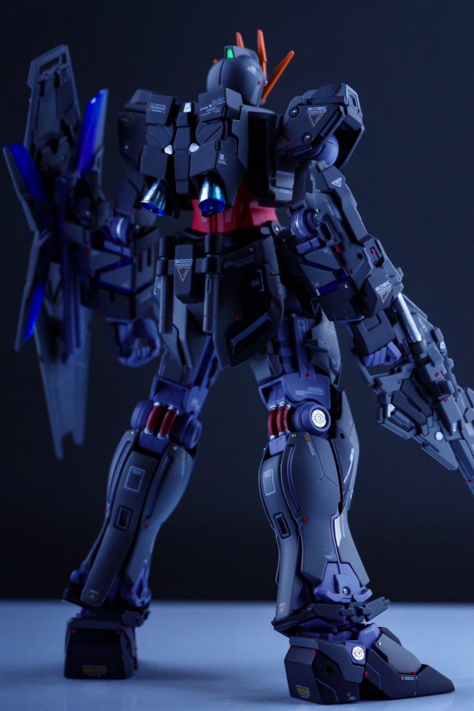 バックショットです、足を細く塗り分けたりメタルパーツなどで密度を濃くすることで後ろからでも隙のない感じにしています