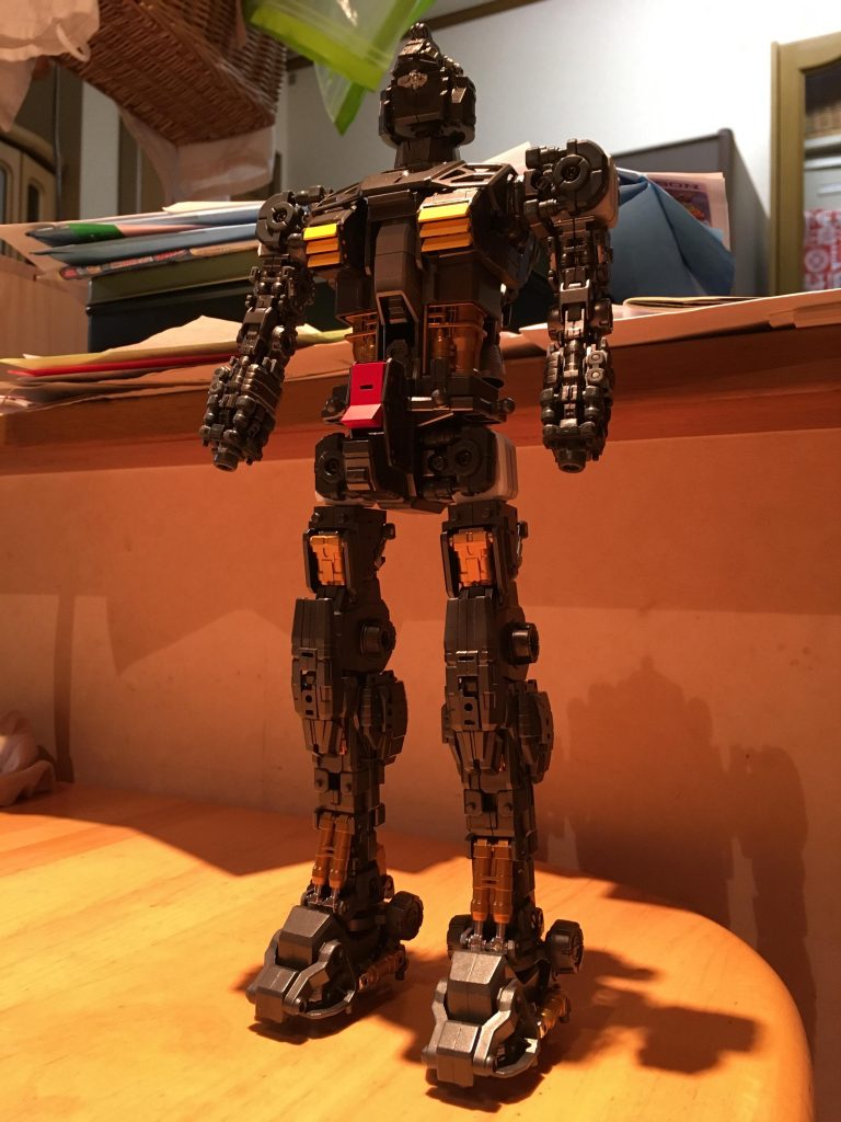 内部フレームはメタリック