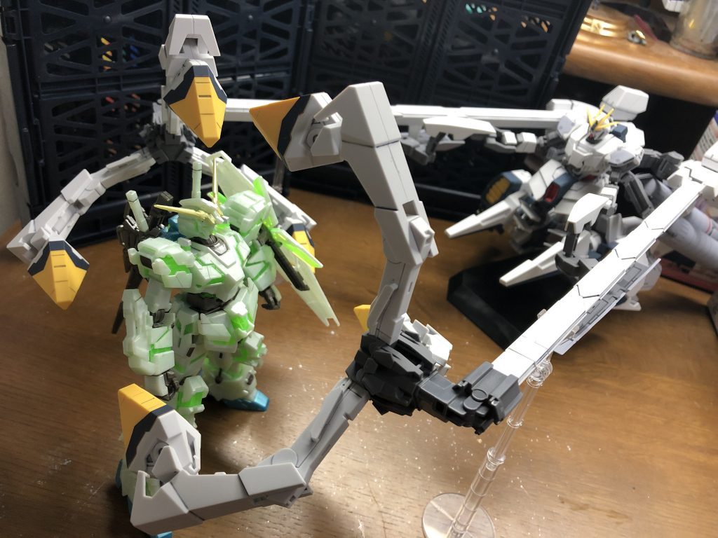 ヨナ「サイコ・キャプチャー、いっけぇー!」
差し替えパーツで鹵獲形態にすることが可能。(手の届く所に飾ってあったユニコーンが犠牲になりました…)