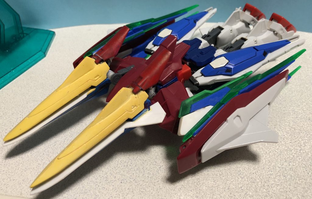 原典通りの寝そべり変形！
未塗装な上に、先程の展開翼が未実装時の写真しか発掘できず…笑
腰のインコムと、(この写真には写ってないけど)展開翼のおかげで少しは変形した感出してるつもりです！