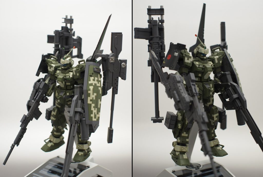 製作当時ガンプラでは初のエアブラシ使用で、ガイアカラーのミリタリー系カラー使用。塗料自体ほぼ原色ままで、第二次世界大戦時代のドイツ陸軍戦車のカラーをイメージしています。例のドット迷彩用マスキングテープS。
左手のものは知らない人が見ればマシンガンに見えますが、元ネタは火炎放射器です。
胸のダクトは取ってしまってメッシュを貼り、中にメタルテープを張っています。小さいのでわかり辛いですが、楯の窓はメッシュにしています。