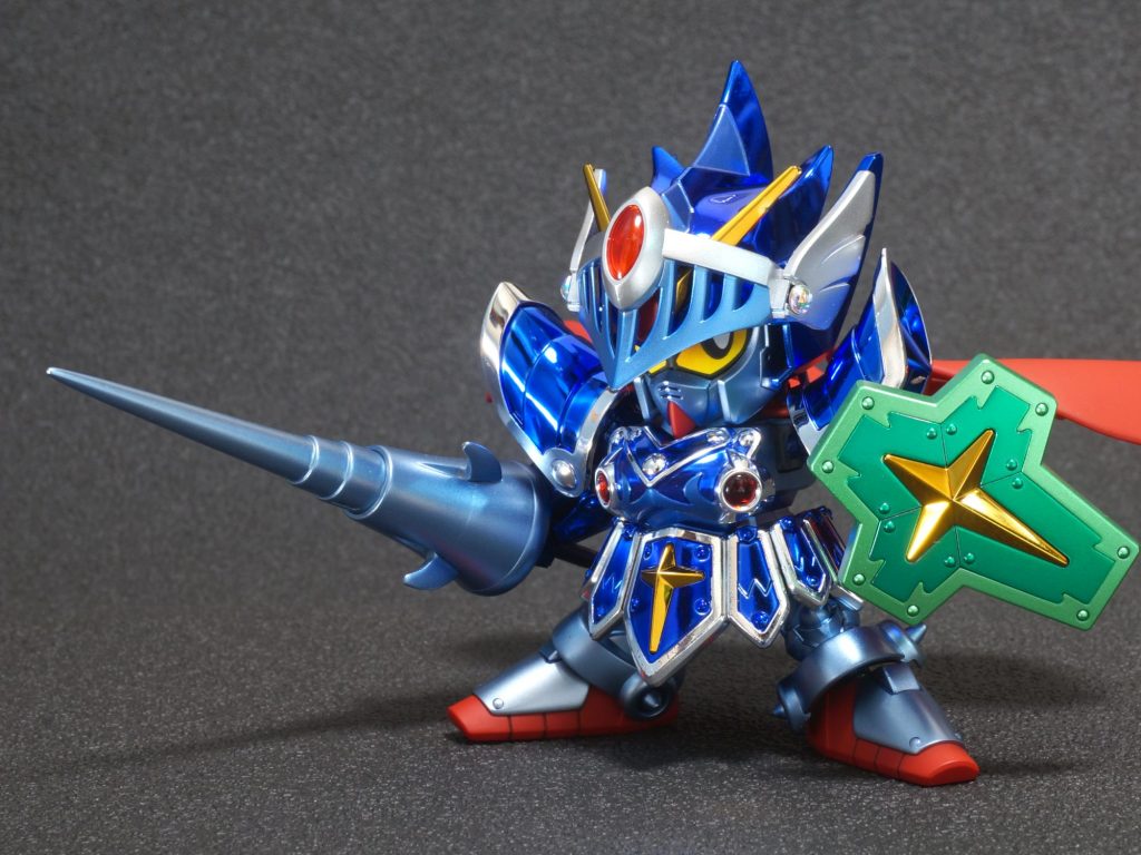 「ラクロアの仇はきっととる!」
元の商品からなのですがスピアとマントがついてこないので超有名なカード2弾のイラストが再現できない!
通常版の時はコストもあるし別にしょうがないと思っていたのですが、
この仕様でよりによって「伝説の巨人Ver.」名乗るのはねえだろうよ…
ということで騎士ガンダムから持ってきてセットしました。