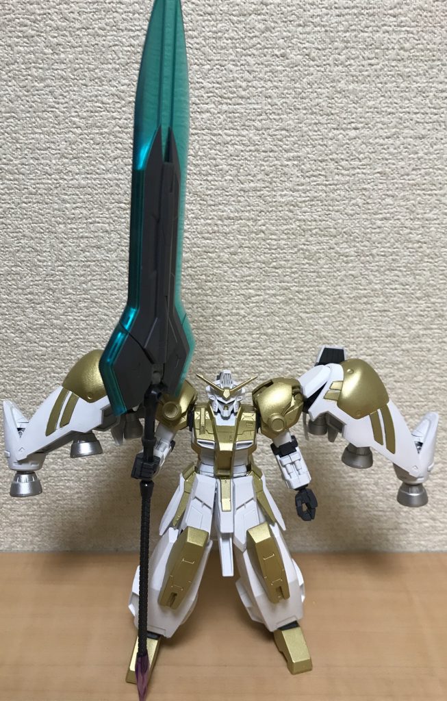 持たせるとこんな感じ
長さだけで言えば相当長い武装ではあるw