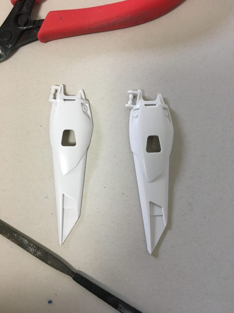 翼もシャープ化。左右で比較。