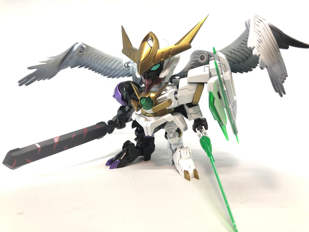 初めてちゃんと作ったSDですが、大体イメージ通り仕上がりました。左半身は天使、聖騎士をイメージ。