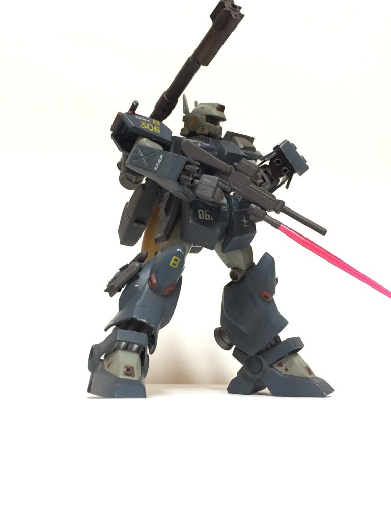 銃身下に銃剣のようにビームサーベルをマウントしています。
完全に趣味です。