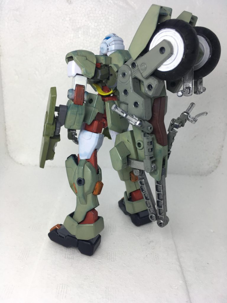 リアショット。なんとか自立出来ます。