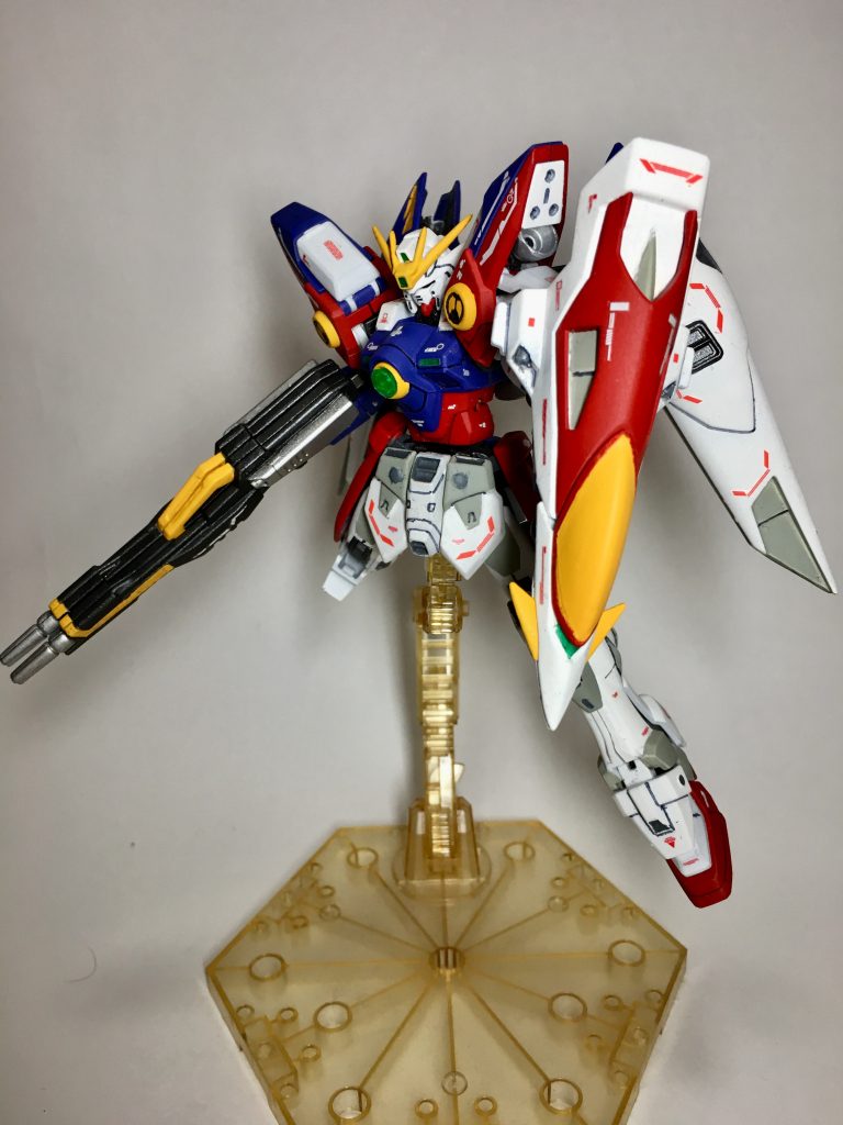 羽根の裏まで塗装しといてなんですが、羽根を閉じた状態の方が好きだったり。シールド先端のセンサー部はメタルグリーンでの塗装です。