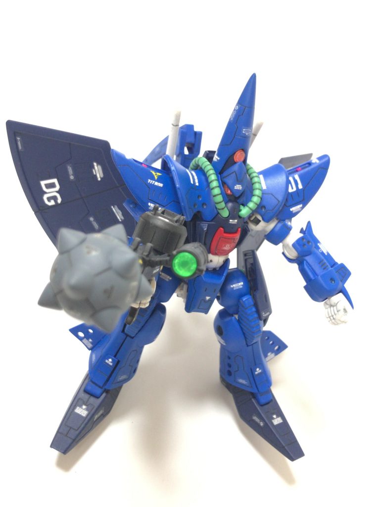 ハンマーガンの射出イメージ
ちなみに羽根にあるDGというデカールはドゴス・ギア所属の意味を表しています。