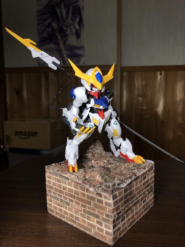 右目を赤くして右腕、下半身をルプスレクスのものにしました。これらは三日月の見えなくなった右目、動かさなくなった右腕と下半身を表現してみました。