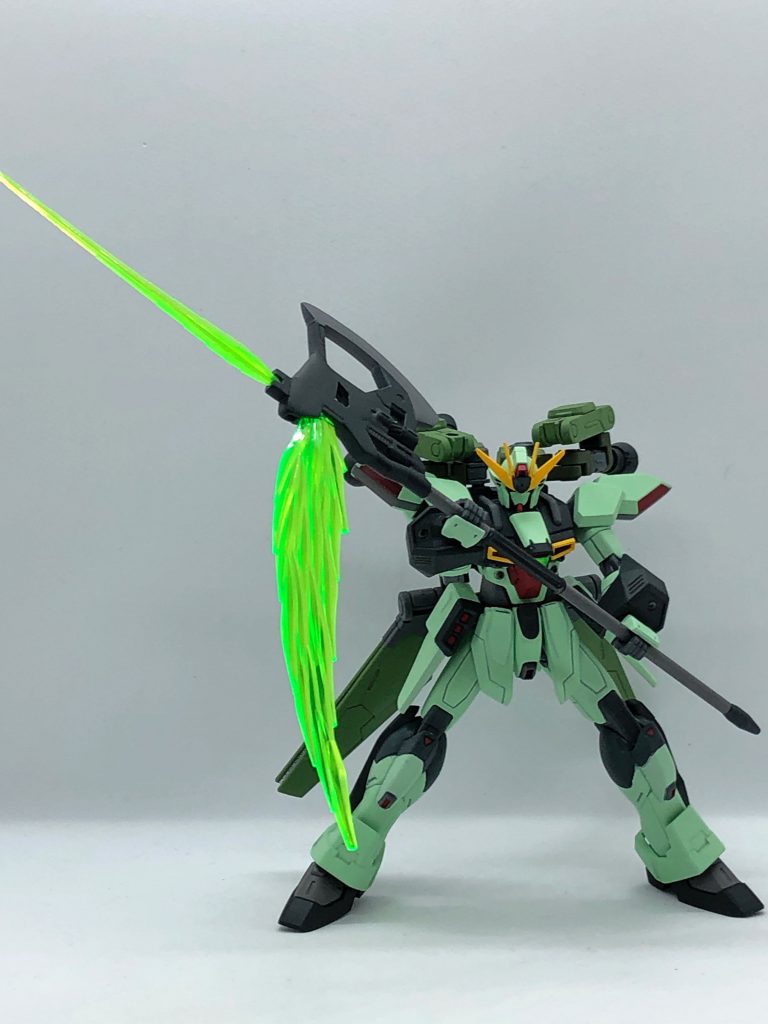 大型のバックパックを外した事により身軽になり、近接戦闘に特化。射撃武器はほぼ「フォビドゥン・ブースター」に搭載されている為、この形態だと両腕に搭載された115mm機関砲「アルムフォイヤー」と胴体部の「ブレストバルカン」のみとなる。