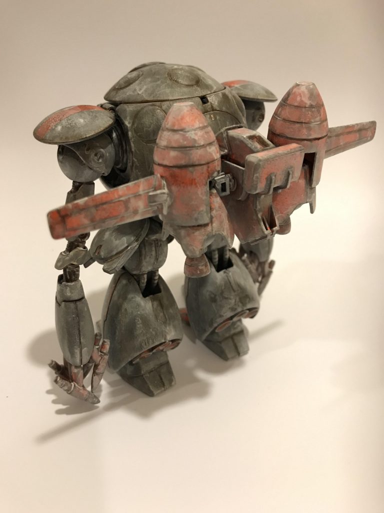 バックパックはモモカプルの元々の足や旧キットのズサのパーツを使ってハイゴッグのようなバックパックを作りました。