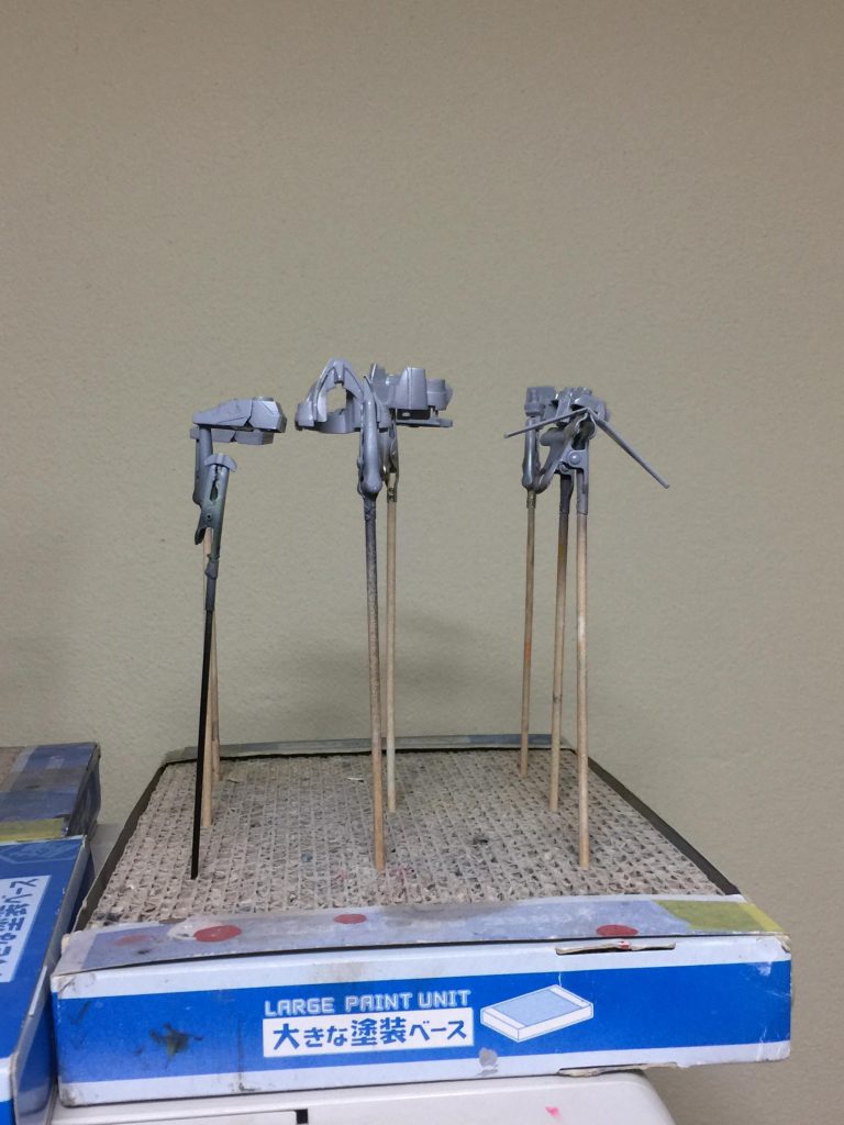 クレオス サーフェイサーグレーで
吹いた 制作工程