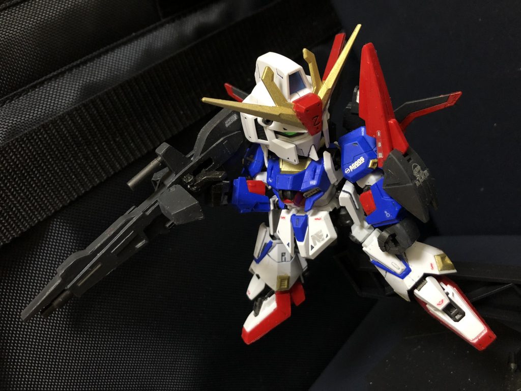 そう、皆も知っての通り、Zガンダムは可変MSなのである。このZガンダムは間違いなくZガンダムだが、可変しないZガンダムでは魅力は半減してしまう。
しかもこのZガンダムをよく見てみると、コクピットの稼働、フライングアーマーから露出した翼...。更にシールドの大きさもコクピットにピタリと合うのである！