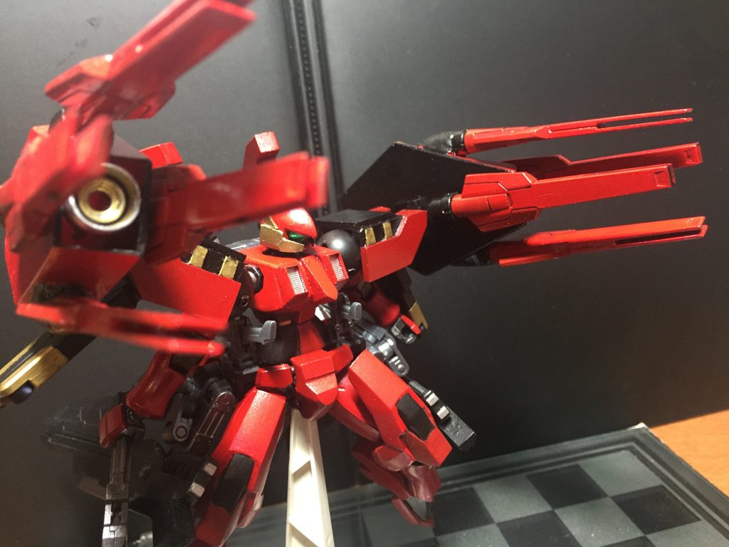 キャノンモード
シールドにファングをそれぞれ接続、前方へ向けることで高出力のビームキャノンを放つ
これがやりたかったがためにファング増設と両肩を作成したと言っても過言ではないです