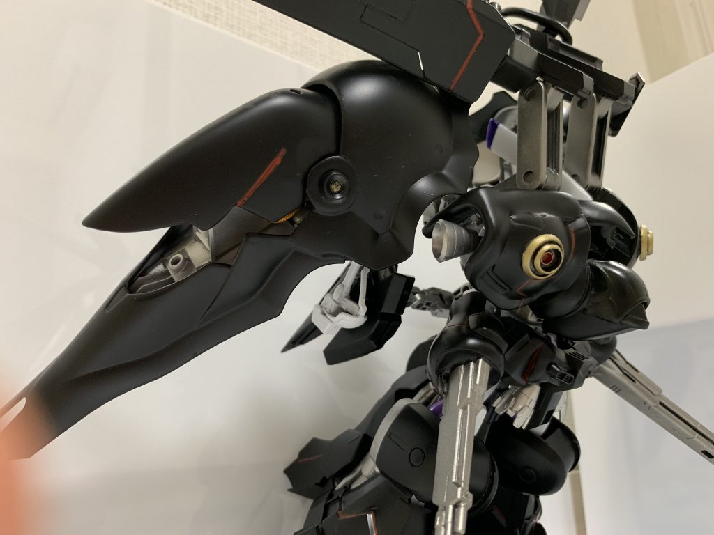 サイドアーマーの中にはスラスター。開閉式にしたけど、思ったより開かず。