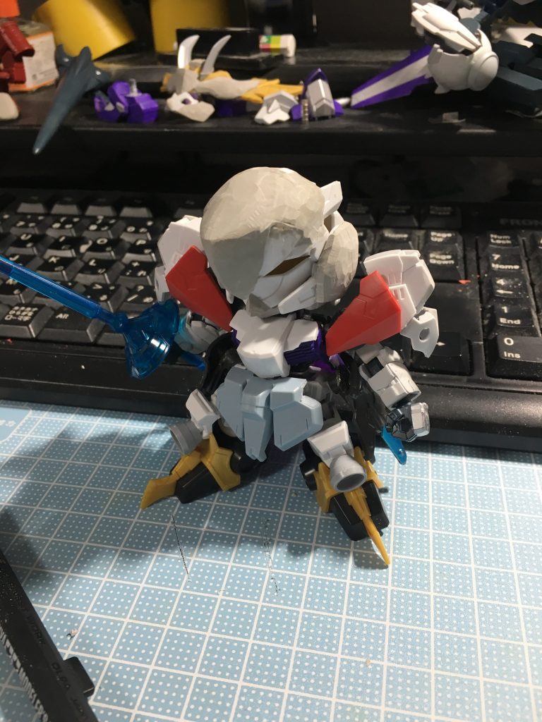 ヴィダールのマスクはほぼ騎士ユニコーンとパテです。
ギミックそのままです