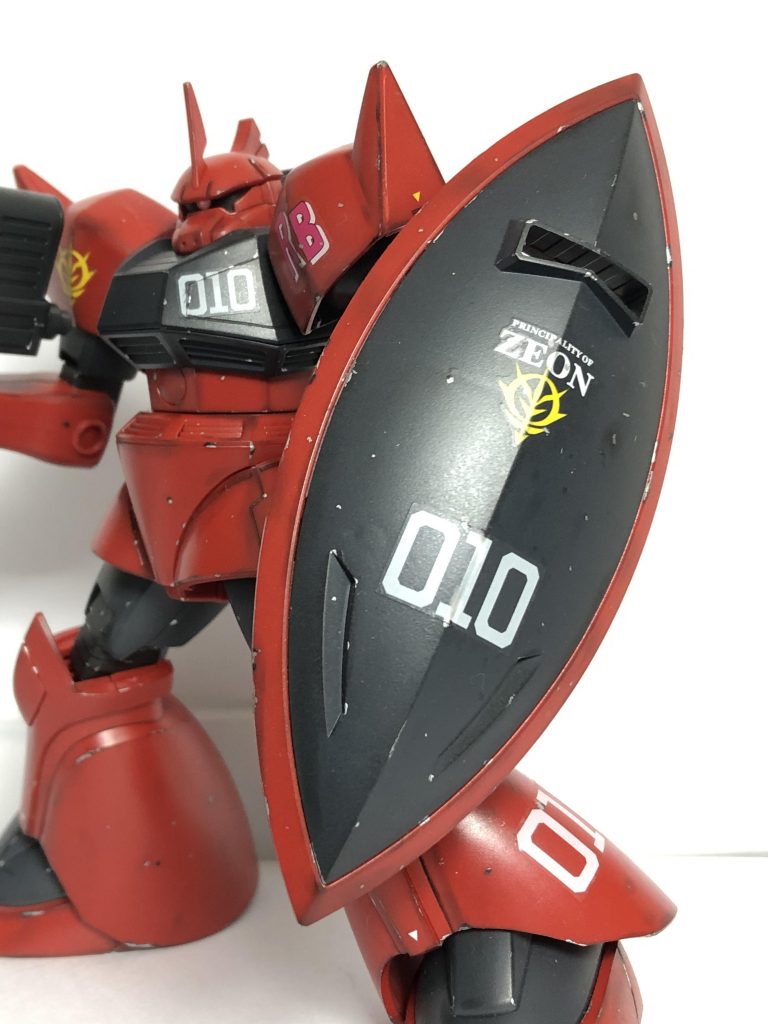 市販のMSVデカールを併用したんですが、情報量が簡単に増やせていいですね。
今回初めて筋彫りも行ったんですが、より引き締まって見えてよかったです。