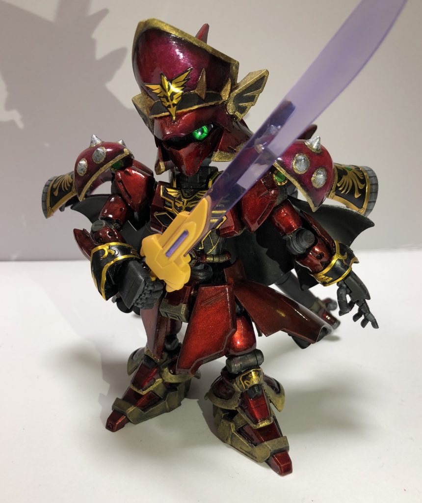 ビームサーベルを構えて