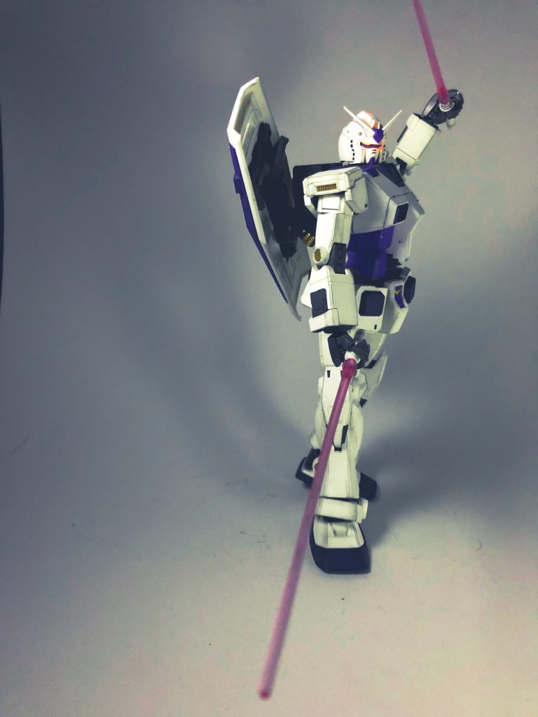 ビームサーベル二刀流させてみたけどポージングがわからないですね、難しい。なんかおもしろい感じにしてしまいました。