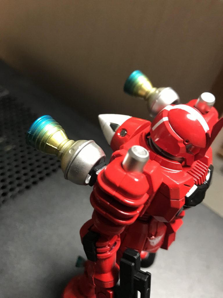 ノズルの焼き表現今回初めてやりました。グラデーション表現って難しいけどやってて楽しいですね。ちなみに、左右のノズルはシールドが動くのと同じ仕組みで動きます