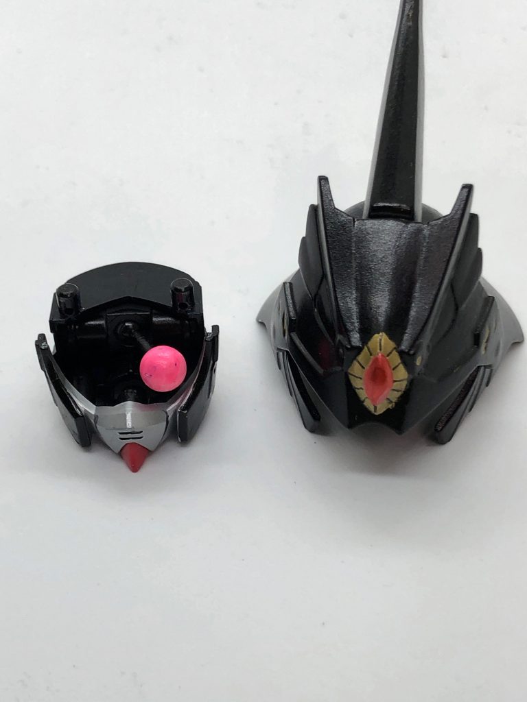 モノアイは可動できるようにしてるため表情付けに便利。LGBBは目を変えるギミックが元々あったのでモノアイが仕込みやすい。