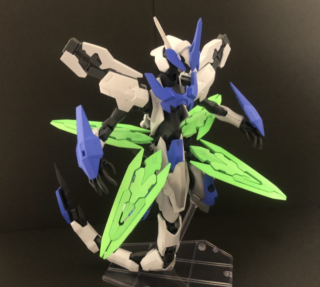 エナジーウィングを収納形態に。
翼部分がなくなるとスッキリした見た目になります。