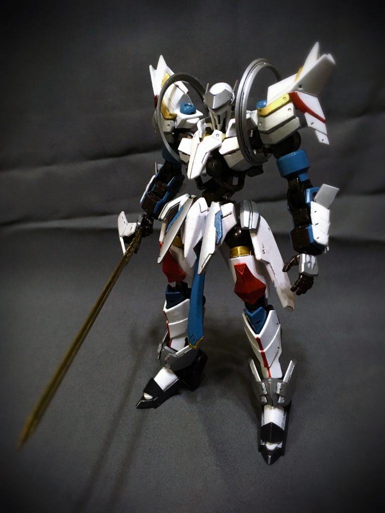 軽装時にヴァルキュリアフルーレを装備。この機体でガンプラバトルしてみたいなぁ〜♪ こんだけヴァルキュリアフレーム作ってるんだし、やっぱりオレはグリムゲルデの改造機でしょう♪