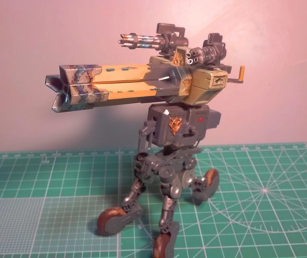 お金にモノを言わせてw、セントリーガンも持たせました。これも回転します。